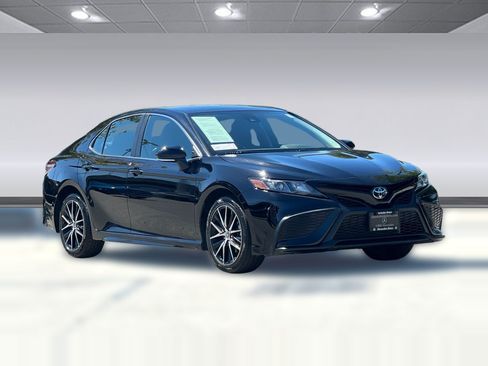 Used 2023 Toyota Camry SE FWD image 6