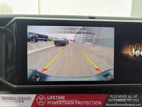 Used 2024 Jeep Gladiator Sport image 9