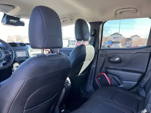 Used 2016 Jeep Renegade Trailhawk w/ Premium Trailhawk Package image 24