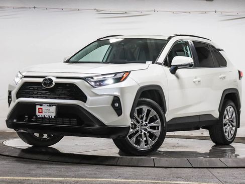 Used 2022 Toyota RAV4 XLE Premium FWD image 1