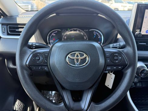 Used 2025 Toyota RAV4 LE AWD/4WD image 32