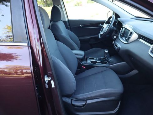 Used 2019 Kia Sorento AWD V6 image 24