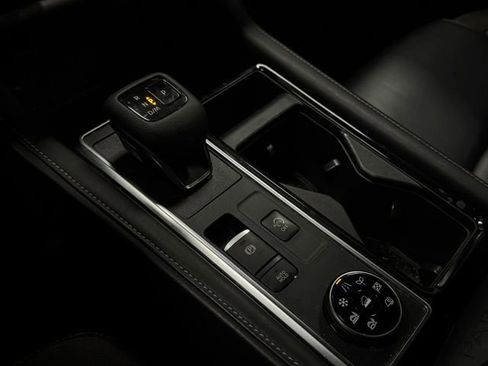 Used 2023 Nissan Pathfinder SL image 32