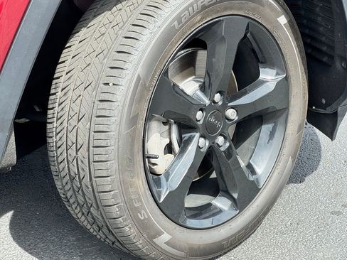 Used 2023 Jeep Grand Cherokee L Laredo image 9