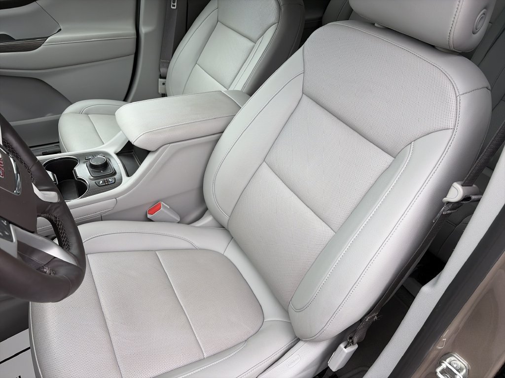 Used 2023 GMC Acadia SLT w/ Technology Package FWD image 12