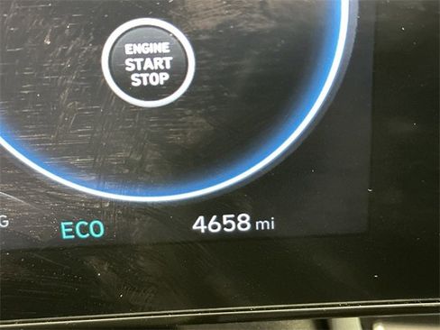 Used 2024 Hyundai Elantra Limited image 17