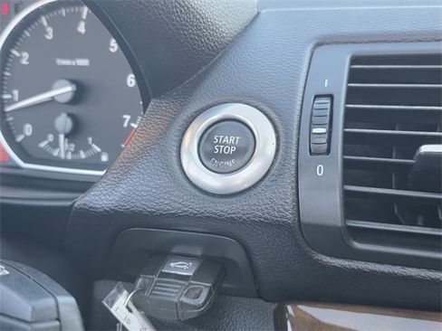 Used 2011 BMW 128i Convertible image 22