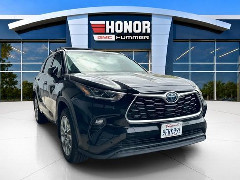 Used 2023 Toyota Highlander Limited AWD/4WD image 2