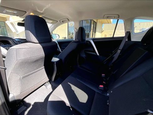 Used 2016 Toyota RAV4 LE FWD image 17