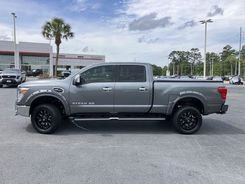 Used 2018 Nissan Titan SL w/ Chrome Package AWD/4WD image 2