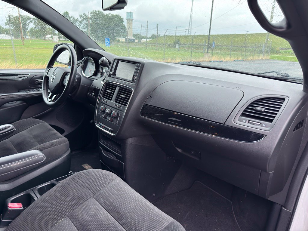 Used 2017 Dodge Grand Caravan SE FWD image 29