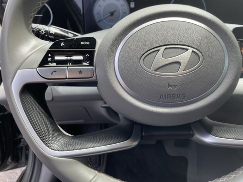 Used 2025 Hyundai Elantra SEL w/ Cargo Package FWD image 24