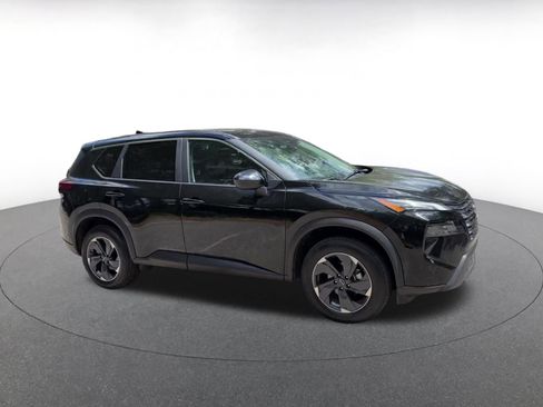 Used 2025 Nissan Rogue SV FWD image 2