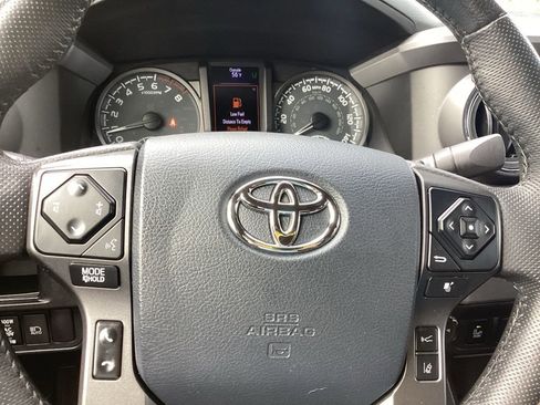 Used 2018 Toyota Tacoma TRD Sport w/ TRD Premium Sport Package RWD image 18