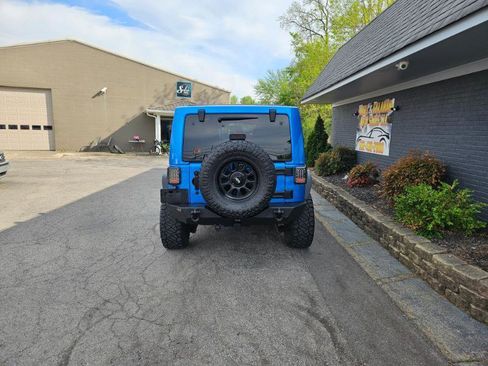 Used 2014 Jeep Wrangler Unlimited Sahara image 6