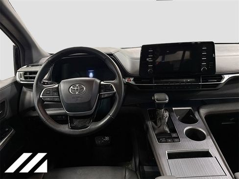 Used 2022 Toyota Sienna XSE image 24