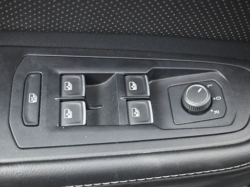 Used 2024 Volkswagen Atlas Cross Sport SE image 7