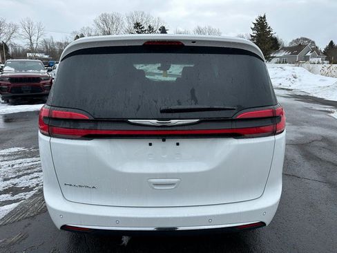 New 2026 Chrysler Pacifica Select image 10