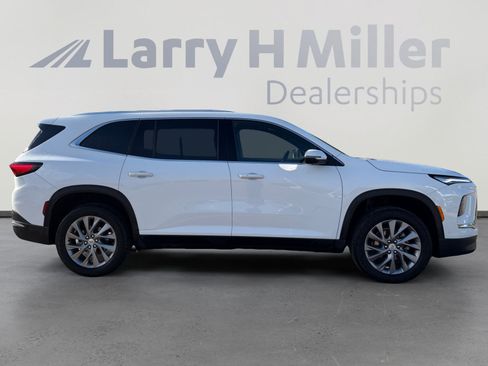 Used 2025 Buick Enclave Preferred FWD image 7