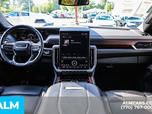 Used 2025 GMC Yukon XL Denali AWD/4WD image 32