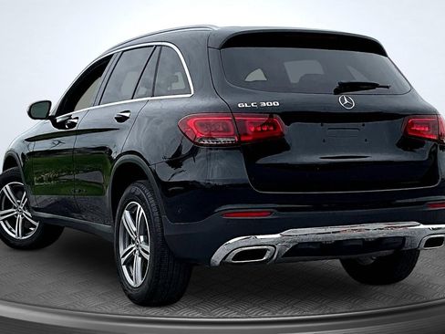 Used 2022 Mercedes-Benz GLC 300 w/ Premium Package Lite image 4