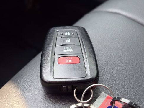 Used 2022 Toyota Camry SE w/ Convenience Package FWD image 35