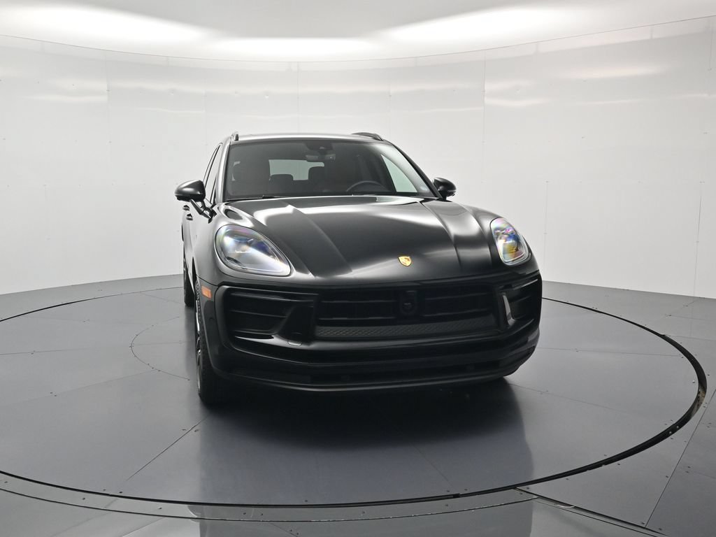 Certified 2025 Porsche Macan AWD/4WD image 43