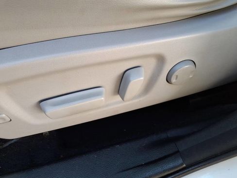 Used 2016 Toyota Highlander XLE FWD image 16