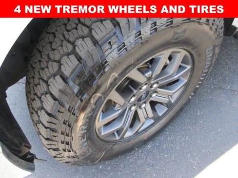 Used 2017 Ford F150 XLT w/ Equipment Group 302A Luxury AWD/4WD image 4