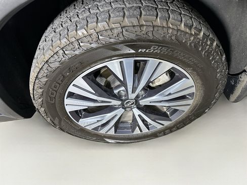 Used 2022 Nissan Rogue SV w/ SV Premium Package image 11