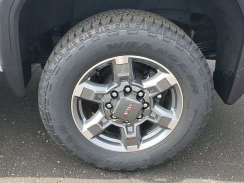 New 2026 GMC Sierra 2500 SLE w/ SLE Value Package; AWD/4WD image 13