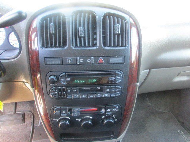 Used 2002 Chrysler Town & Country LX FWD image 21