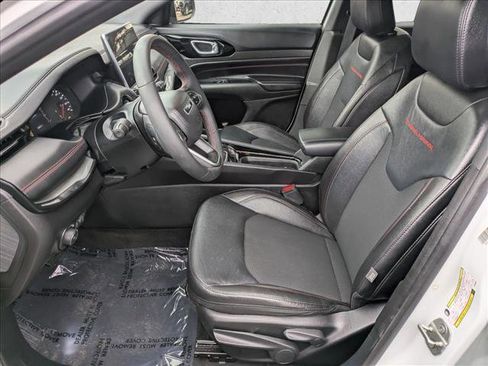 Used 2024 Jeep Compass Trailhawk AWD/4WD image 15