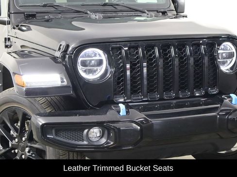 Used 2021 Jeep Wrangler Unlimited Sahara image 40