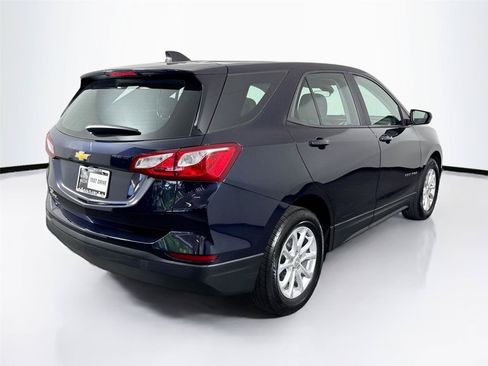 Used 2020 Chevrolet Equinox LS FWD image 2