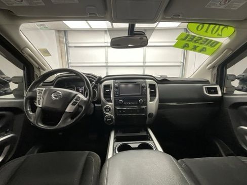 Used 2016 Nissan Titan SV image 4