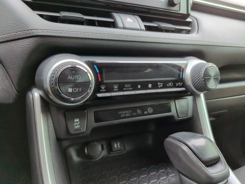 Used 2019 Toyota RAV4 XLE w/ All Weather Liner Package AWD/4WD image 18