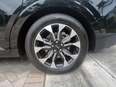 Used 2022 Kia Carnival EX FWD image 50