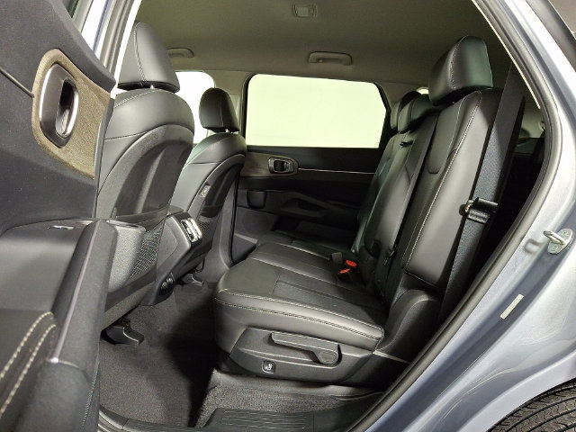 Used 2023 Kia Sorento S AWD/4WD image 13