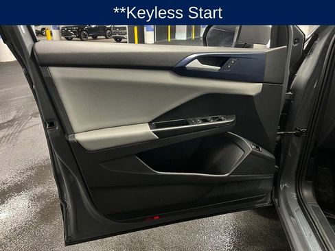 Used 2023 Volkswagen Taos SE w/ Panoramic Sunroof Package AWD/4WD image 19
