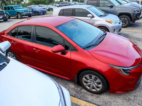 Used 2021 Toyota Corolla LE FWD image 6