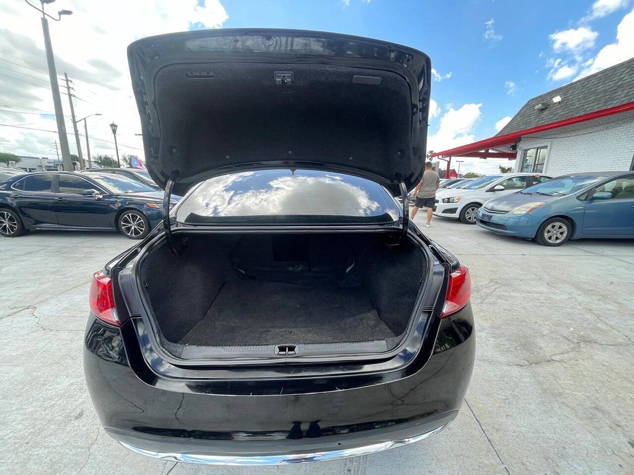 Used 2016 Chrysler 200 Limited w/ Anniversary Edition FWD image 5