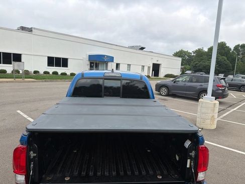 Used 2016 Toyota Tacoma TRD Sport w/ Towing Package AWD/4WD image 10