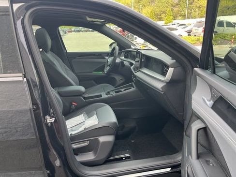 Used 2026 Volkswagen Tiguan SE R-Line FWD image 29