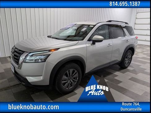Used 2025 Nissan Pathfinder SV image 1