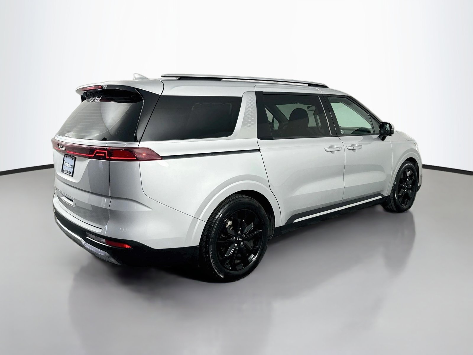 Used 2022 Kia Carnival SX FWD image 7