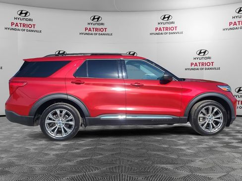 Used 2023 Ford Explorer XLT w/ Equipment Group 202A RWD image 2