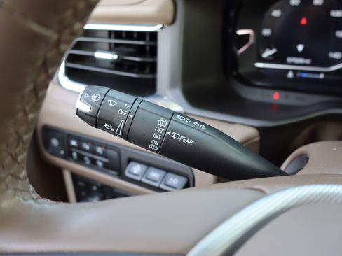 Used 2023 GMC Yukon Denali image 25