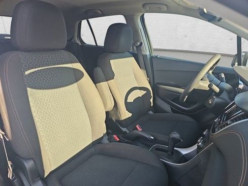 Used 2022 Chevrolet Trax LS w/ Tint and Cruise Package image 10