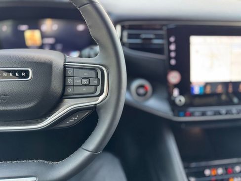 Used 2024 Jeep Wagoneer Series II image 8